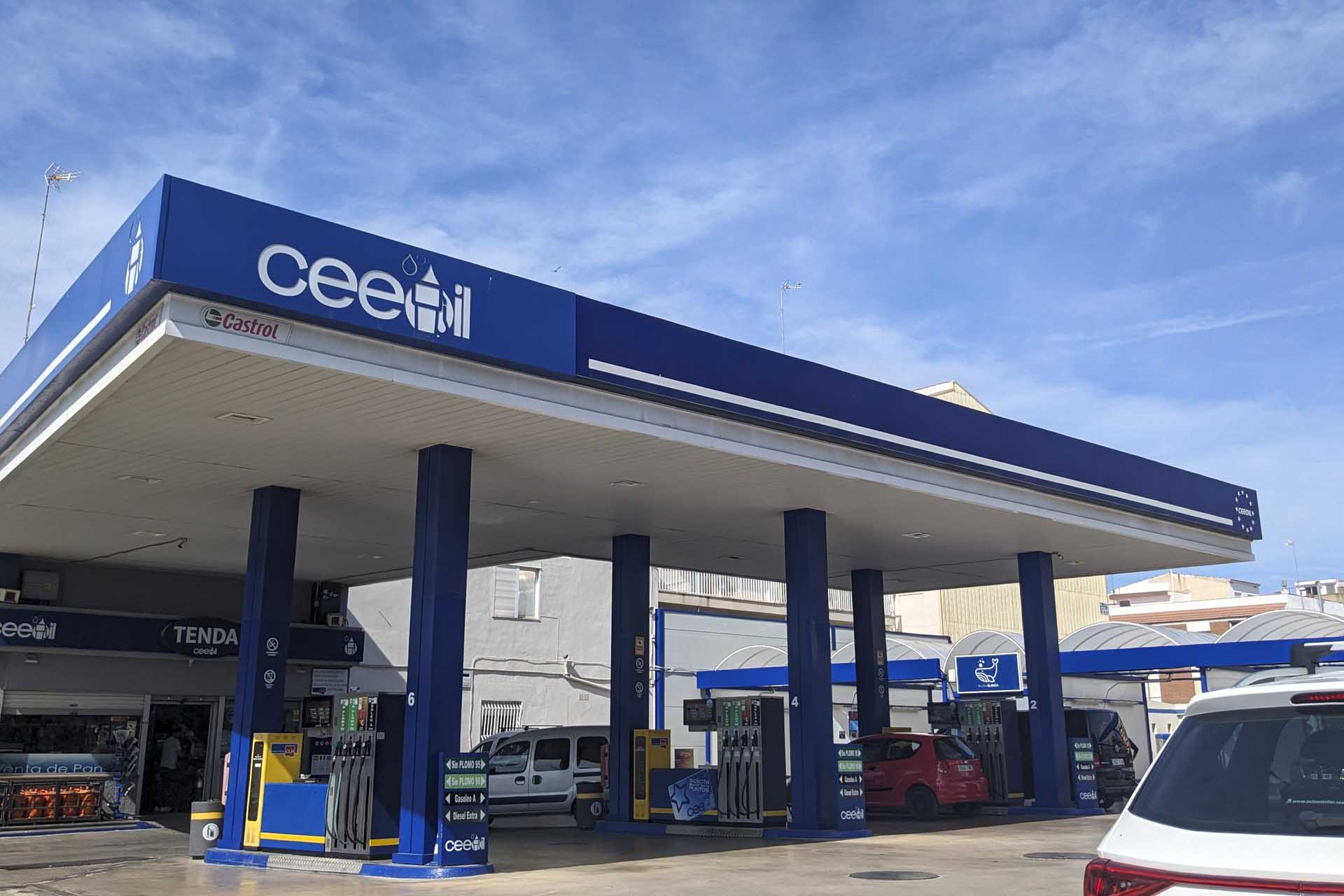 Entrada a ceeoil estación de servicio